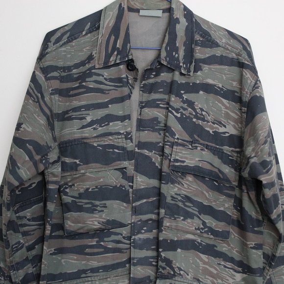 Rothco BDU shirt. Medium Regular. Waist 31" to 35". Tiger Stripe camo pattern. - Picture 1 of 6